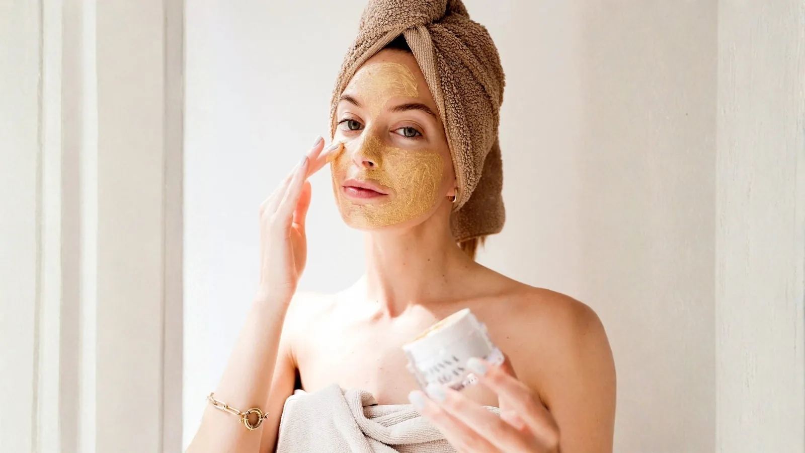 Ultimate Guide to Exfoliating Face Masks for Smooth Skin